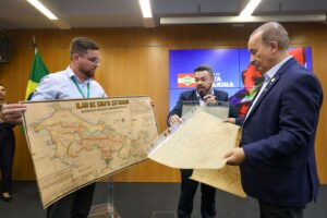 Governo do Estado entrega acervo histórico para o Arquivo Público