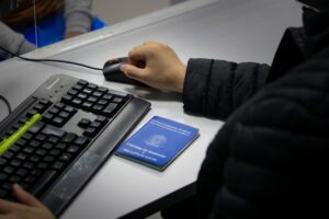 Santa Catarina gera 73,7 mil empregos em 2025 e supera média nacional de crescimento