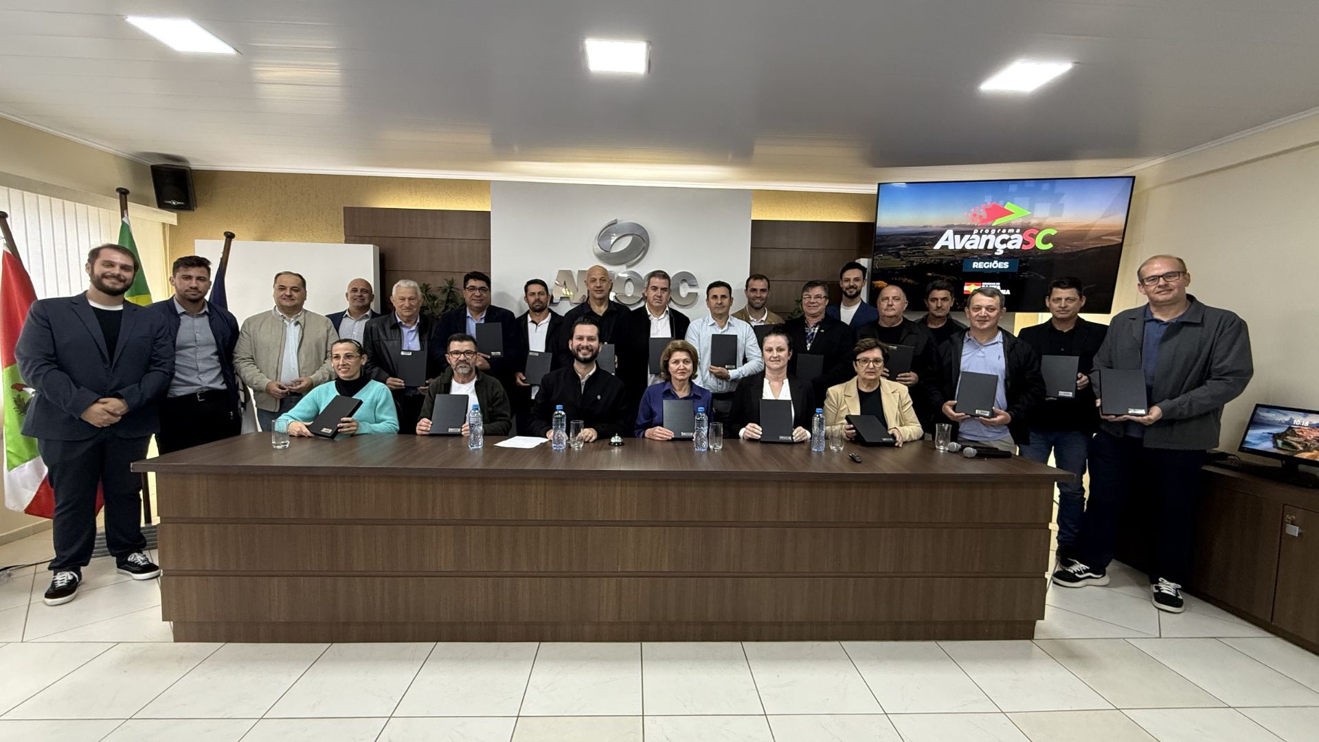 Plano Avança SC mobiliza associações do Oeste para construção de estratégias de desenvolvimento regional